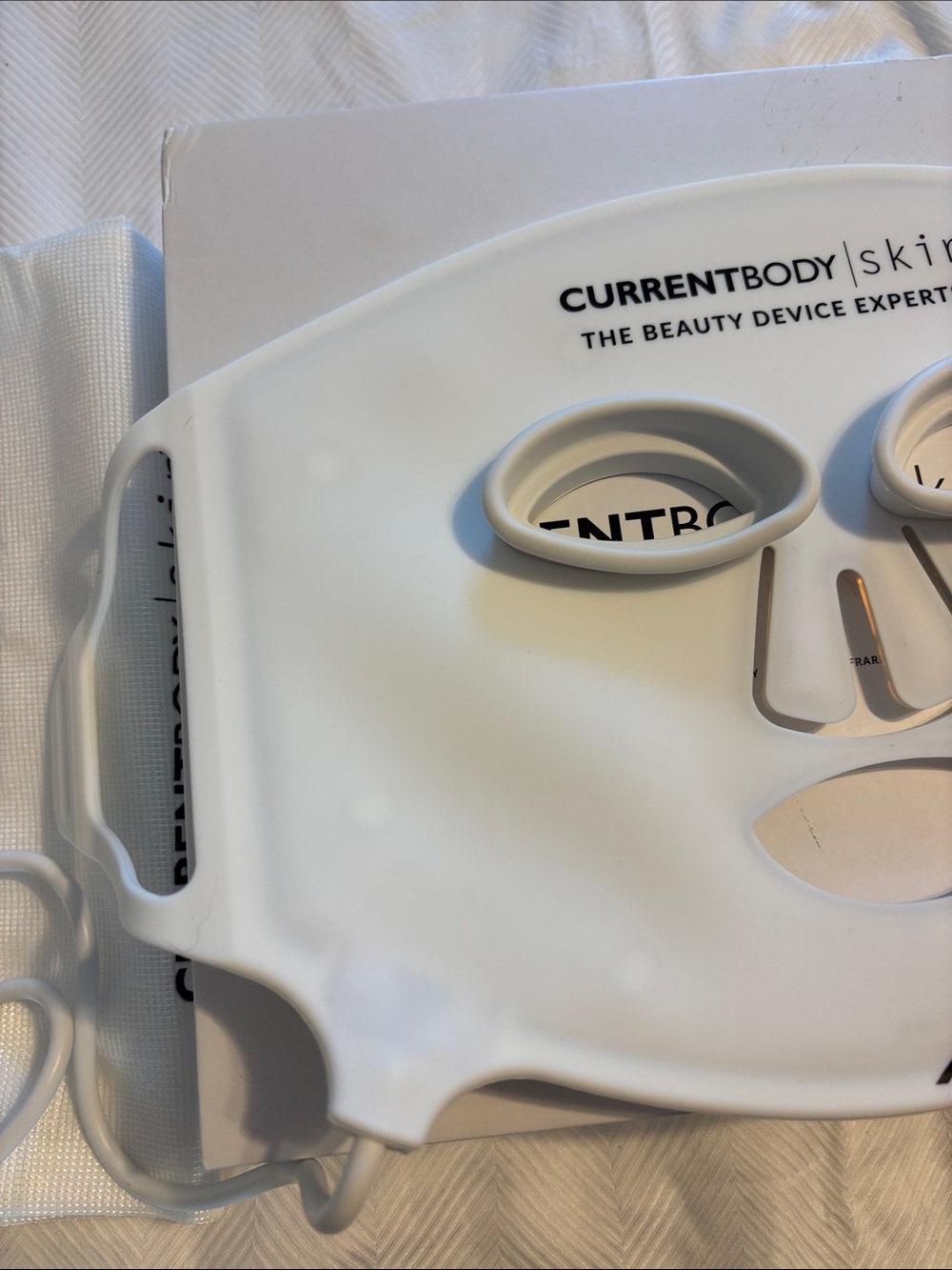CurrentBody Skin Red LED Face Mask White - Picture 3 of 6